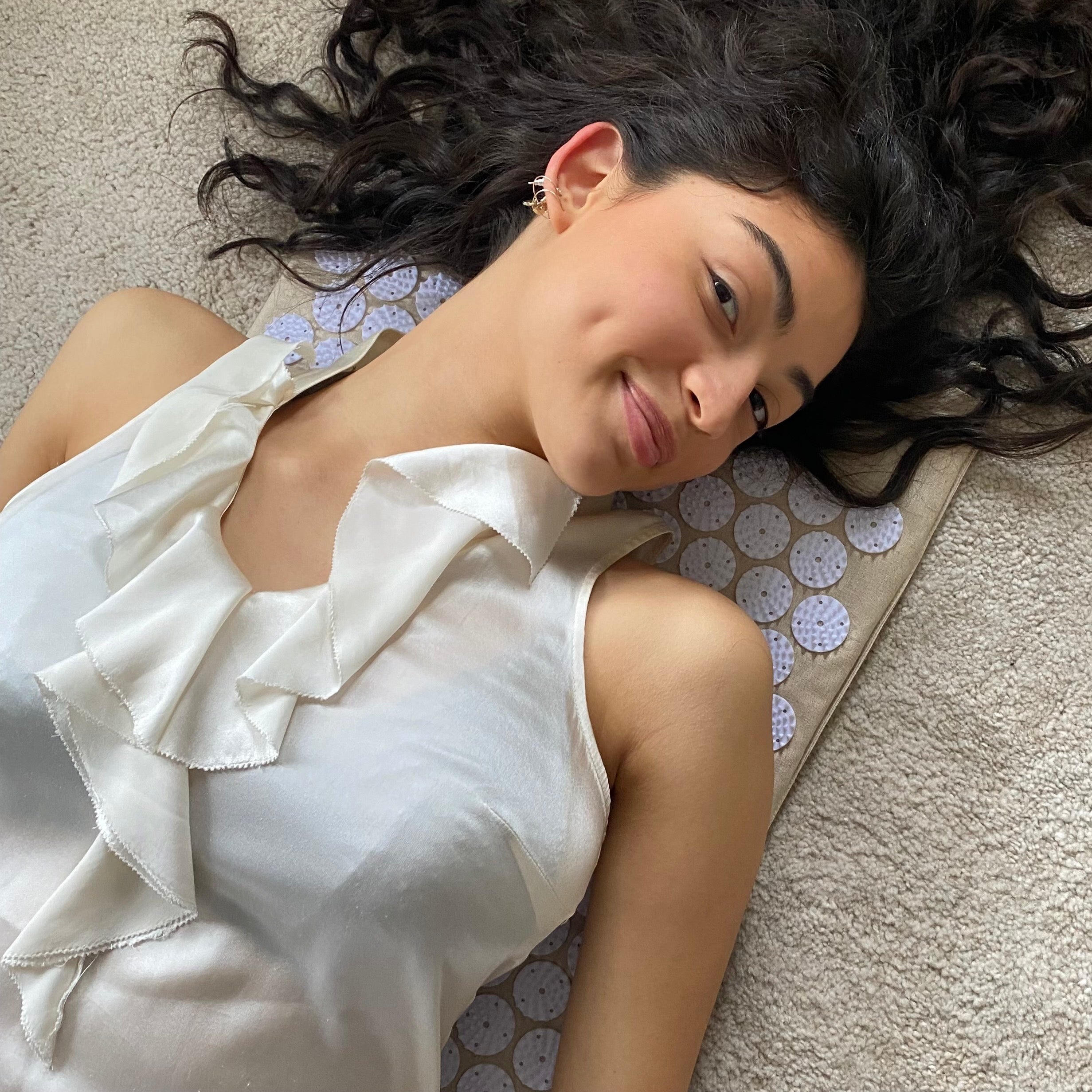 Bed of Nails ECO acupressure mat with organic linen cover and rows of white spike discs — view 2
